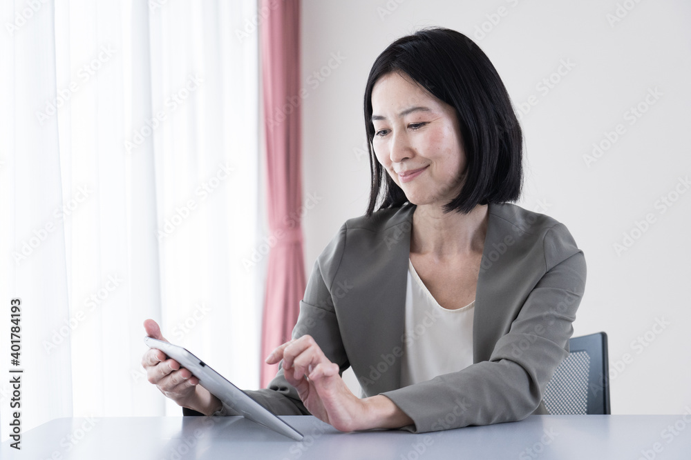スマートフォン 女性 スマートフォン 女性
