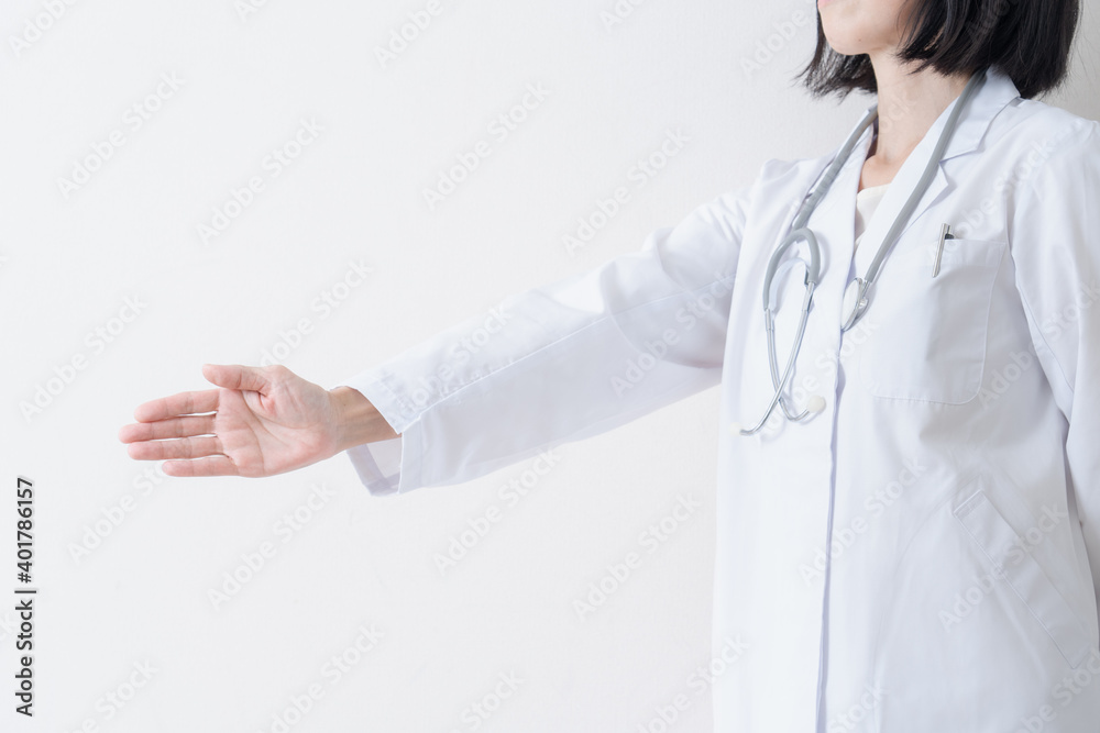 白衣の女性 白衣の女性