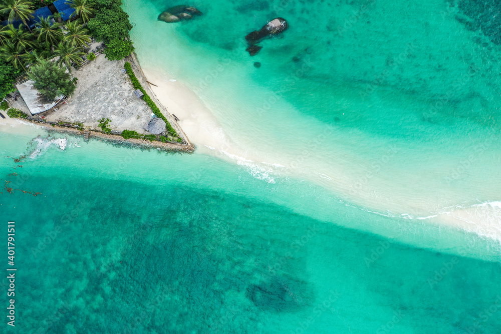 Obraz premium Aerial view of Koh Nang Yuan, in Koh Tao, Samui province, Thailand, south east Asia