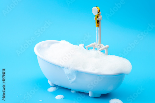 Foto Personal care, relaxing spa pampering and calming bubble bath concept with colou
