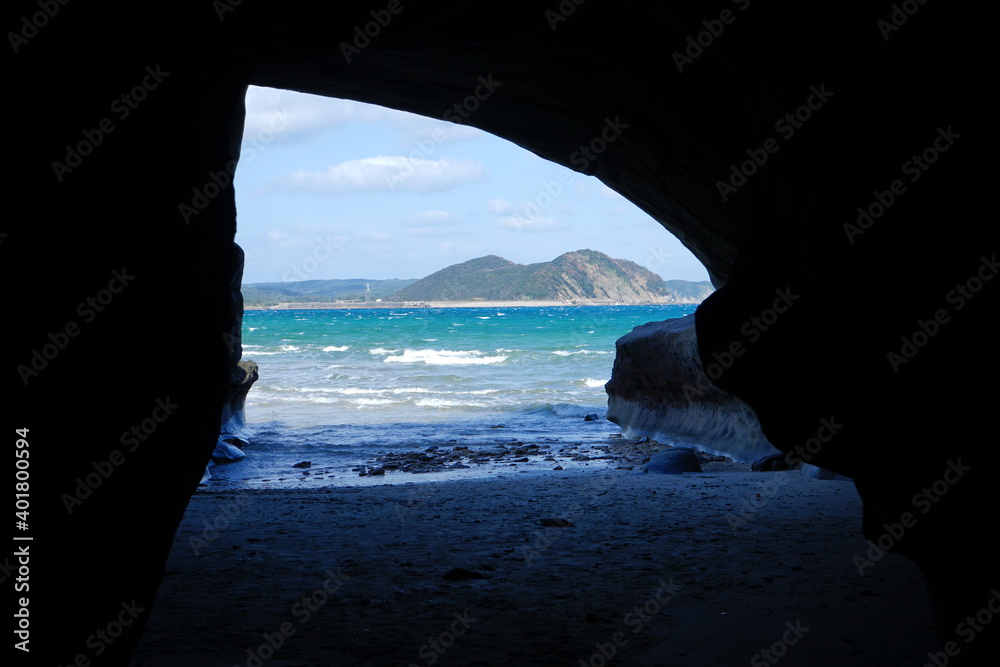 Chikura Grotto with the view of beautiful blue ocean in Tanegashima island, Kagoshima, Japan - 日本 鹿児島 種子島 千座の岩屋	