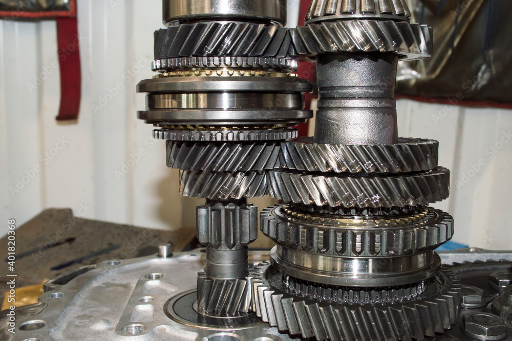 The gearing of the manual transmission The gearing of the manual transmission