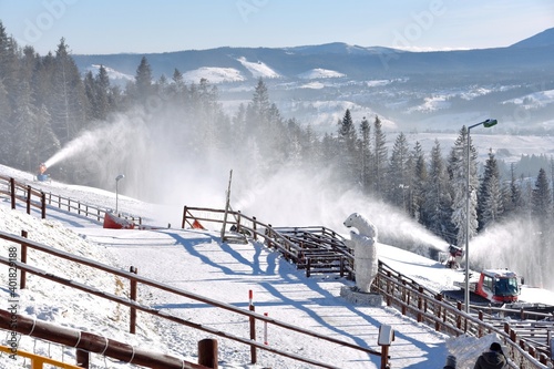 armatki śnieżne, naśnieżanie stoków narciarskich na Gubałówce (1)