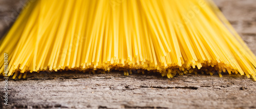 Cibo italiano per eccellenza, gli spaghetti photo