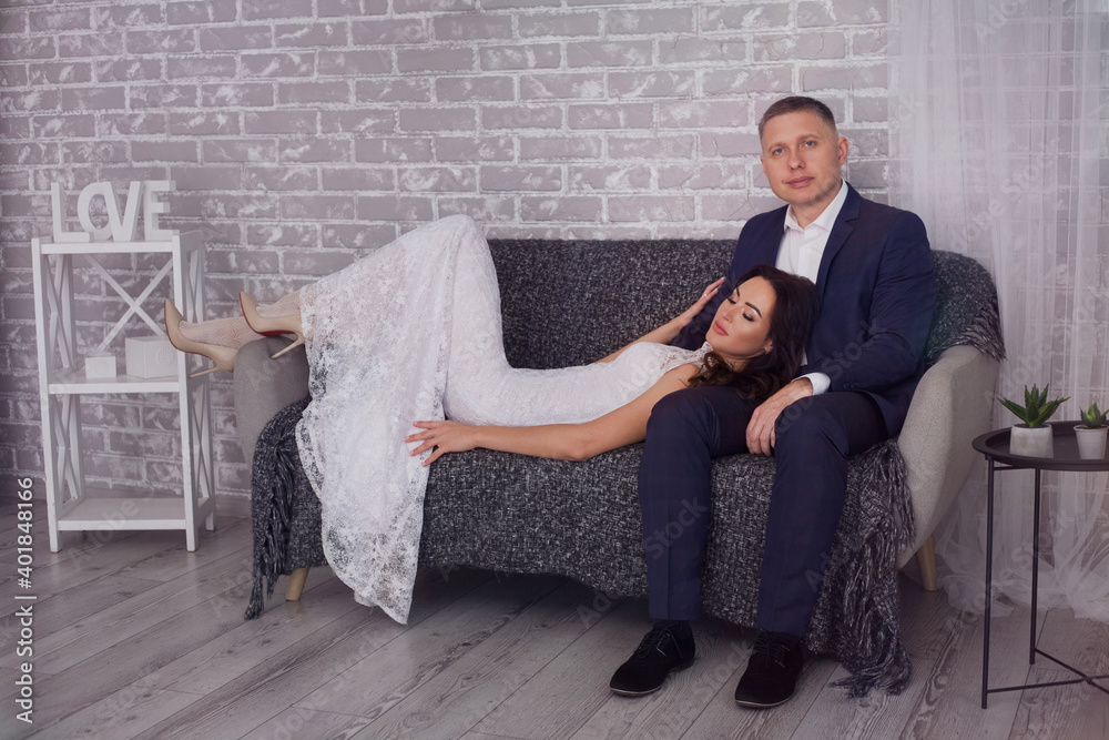 Obraz premium Beautiful groom and dride in the wedding day