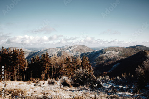Winterliche Landschaft in den Bergen in Österreich © Veronica