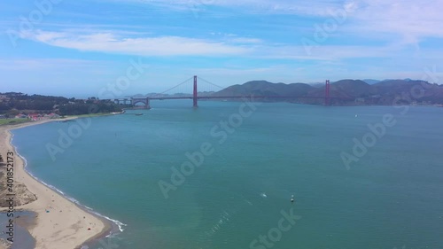 Wallpaper Mural Golden Gate Bridge Flying backwards. Torontodigital.ca