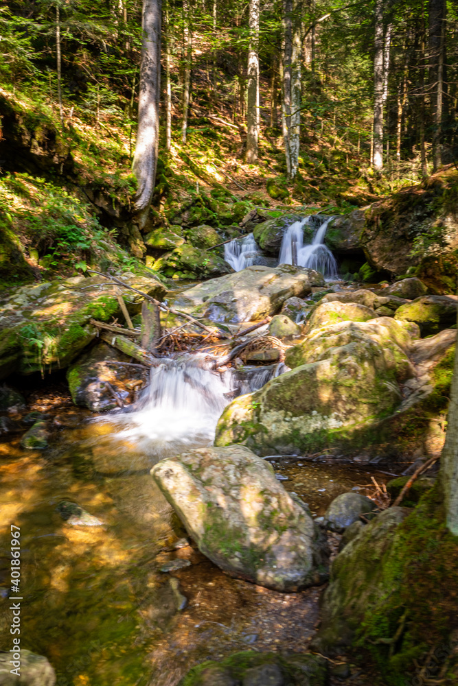 Obraz premium Hochfall Wasserfall im bayerischen Wald Deutschland