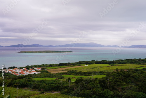 南の島の離島と農園とオーシャンビューの風景