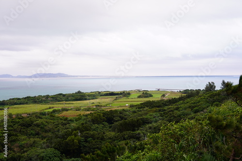 南の島の離島と農園とオーシャンビューの風景