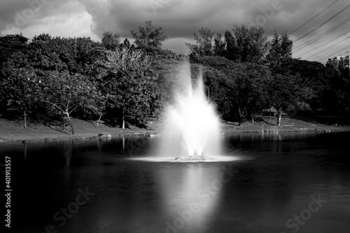Wallpaper Mural Fountain in Lake in Black and White Torontodigital.ca