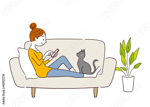 ベクターイラスト素材：ソファーでスマホを使う女性
