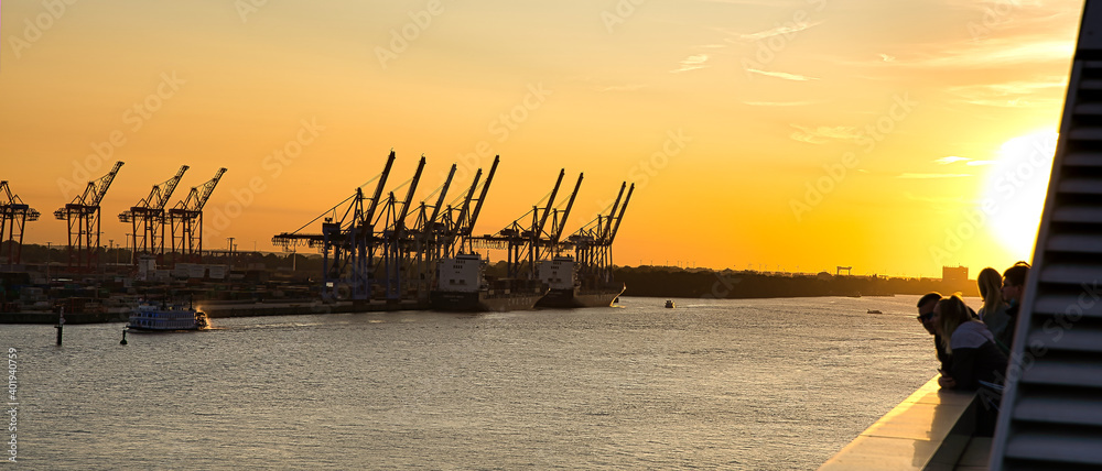 Sonnenuntergang über Hamburg Hafen 2