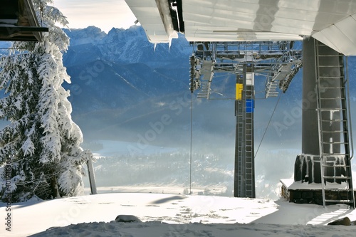 Fototapeta Naklejka Na Ścianę i Meble -  Polana Szymoszkowa, narciarze na stokach narciarskich w Zakopanem, Tatry góry w Polsce