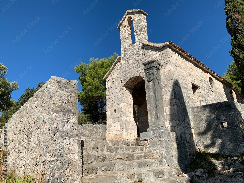 Hvar Insel und Stadt - Dalmatien Kroatien Adria Mittelmeer - Spanische Festung  im Spätsommer