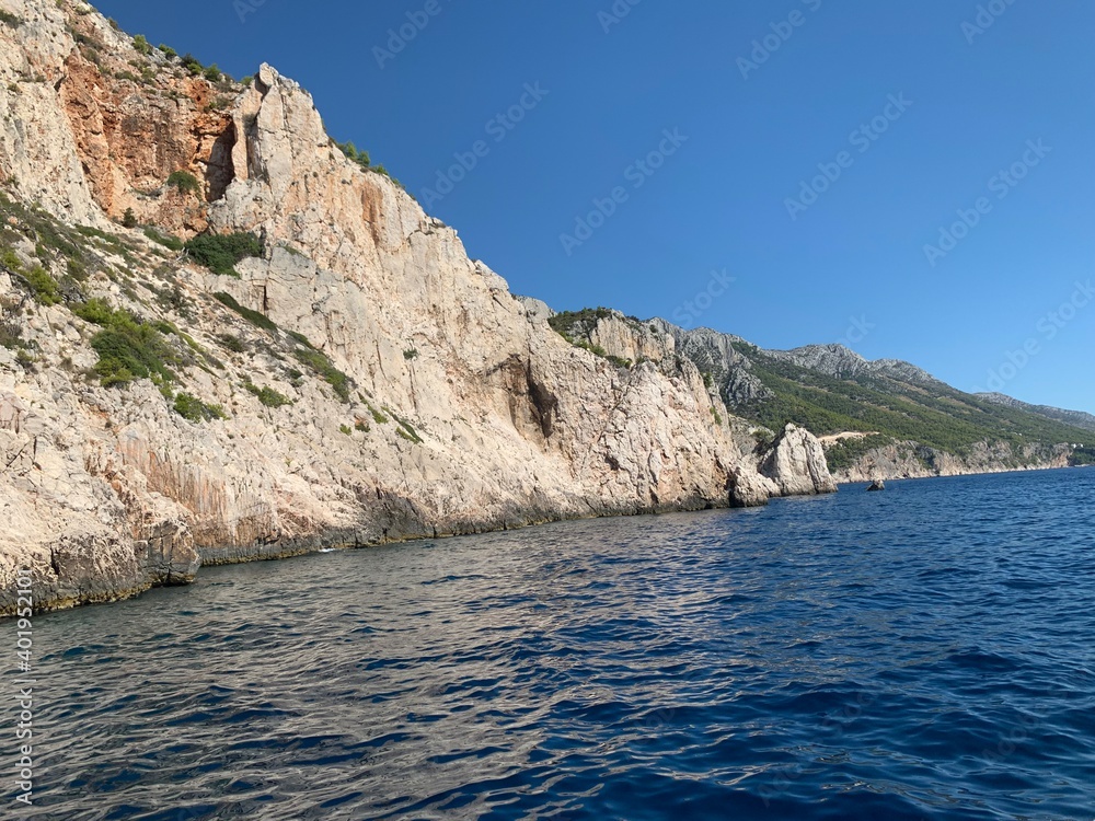 Hvar Insel und Stadt - Dalmatien Kroatien Adria Mittelmeer - Ausflugsziel rote Felsen zum Tauchen und Schwimmen