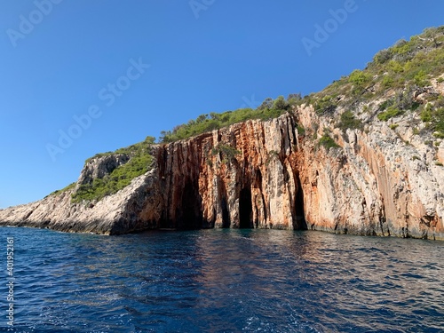 Hvar Insel und Stadt - Dalmatien Kroatien Adria Mittelmeer - Ausflugsziel rote Felsen zum Tauchen und Schwimmen