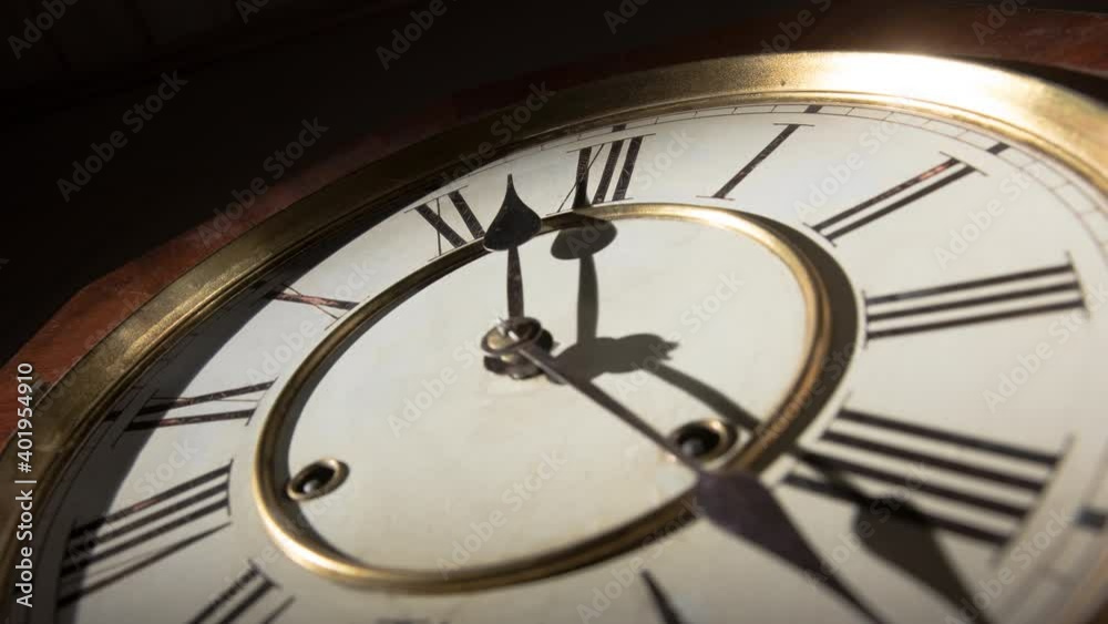 TIMELAPSE, SLOW ZOOM OUT of an old clock over 55 minutes