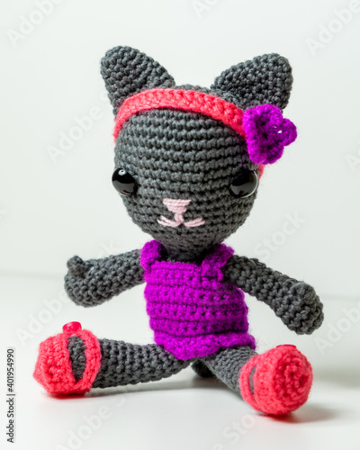 Amigurumi Katze aus Wolle gehäkelt photo