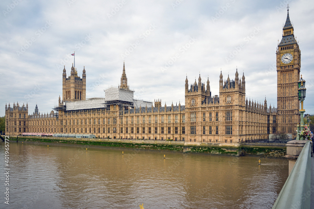 Panoramic landscape of River Thames and Palace of Westminster with Big Ben from 

Westminster Bridge. London, UK.