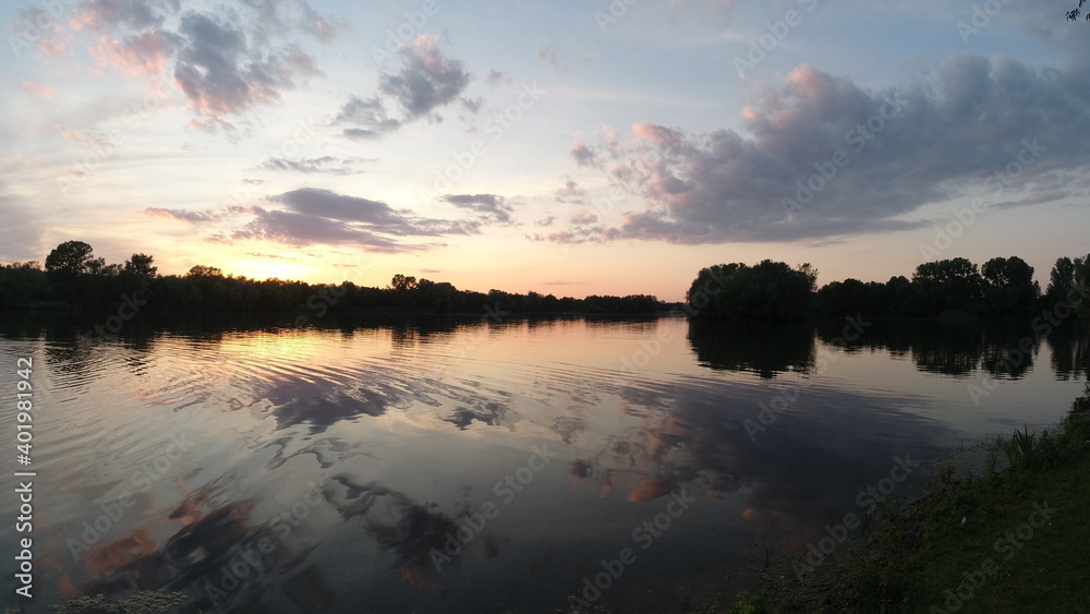 Fototapeta premium See bei Sonnenuntergang