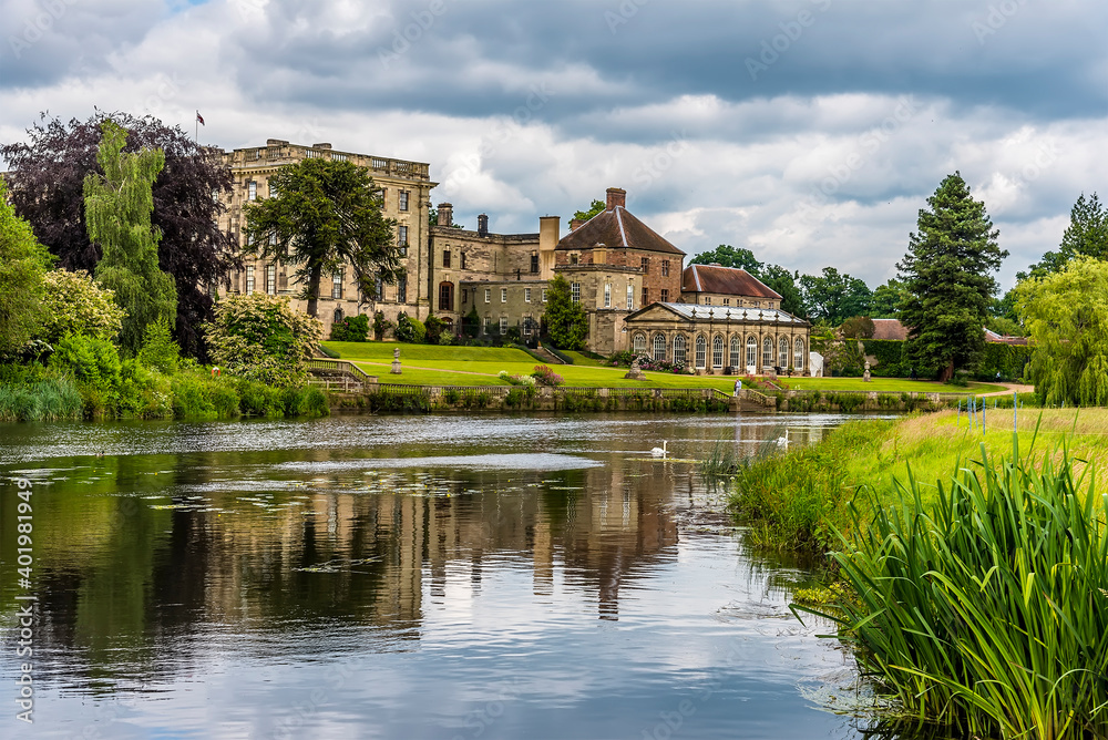 A view along the banks of the River Avon at Stoneleigh, UK in the summertime