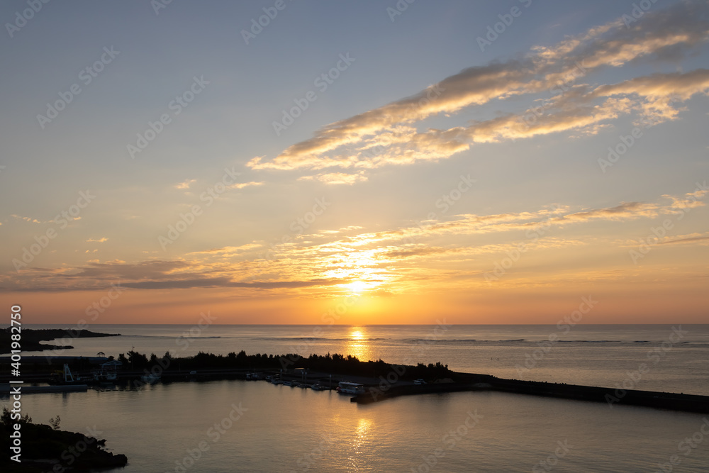 Naklejka premium 美しい日の出