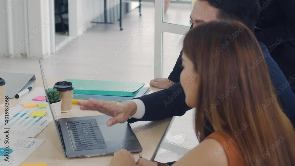 Close up businessman manager meeting with employee discussing project sharing ideas in the modern office, brainstorming meeting to colleagues at the meeting room, business people working together.