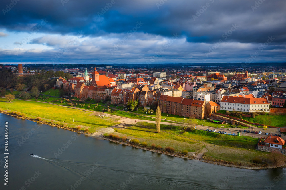 Naklejka premium Grudziadz city with amazing granaries over the Vistula River in sunny day. Poland
