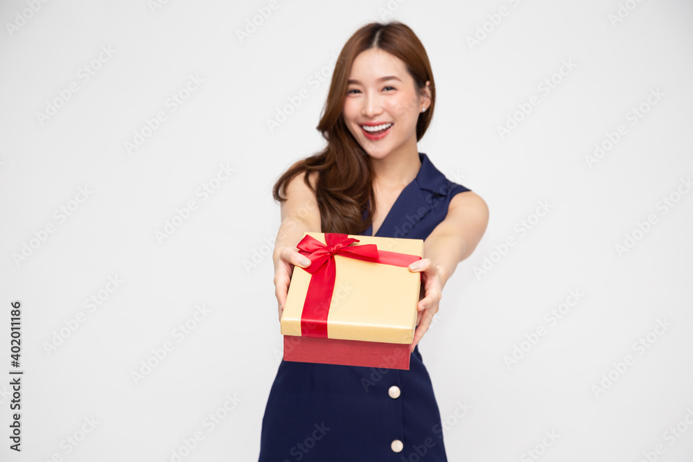 Happy beautiful Asian woman smile with gold gift box isolated on white background. Teenage girls in love, Receiving gifts from lovers. New Year, Christmas and Valentines Day concept, Focus box Happy beautiful Asian woman smile with gold gift box isolated on white background. Teenage girls in love, Receiving gifts from lovers. New Year, Christmas and Valentines Day concept, Focus box