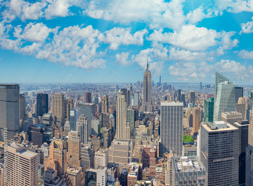 Fototapeta premium NEW YORK CITY - JUNE 10, 2013: Panoramic view of Manhattan skyline