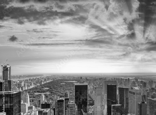 Black and white panoramic aerial view of New York City skyline and Central Park