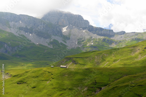 Sommer in den Bergen. Bergpanorama in den Alpen