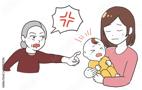 泣く赤ちゃんと母親　クレームを入れる高齢女性