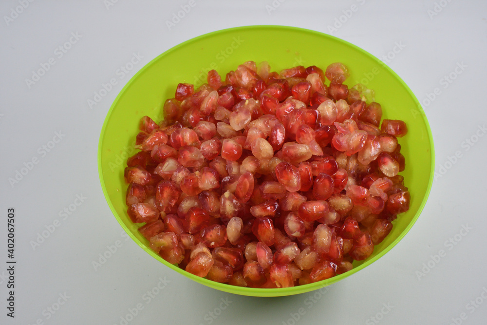 Bol lleno de sabrosa granada.