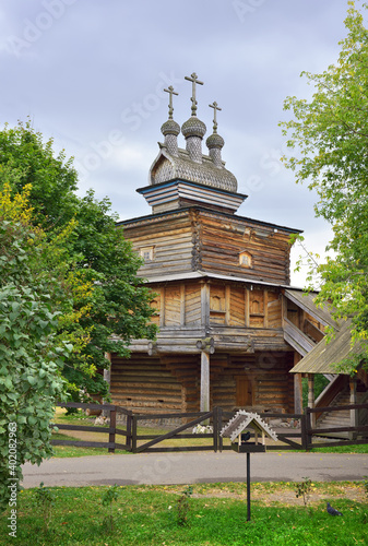 Park "Kolomenskoe". High Church Of St. George The Great Martyr. Three chapters with crosses, wooden architecture of the XVII century