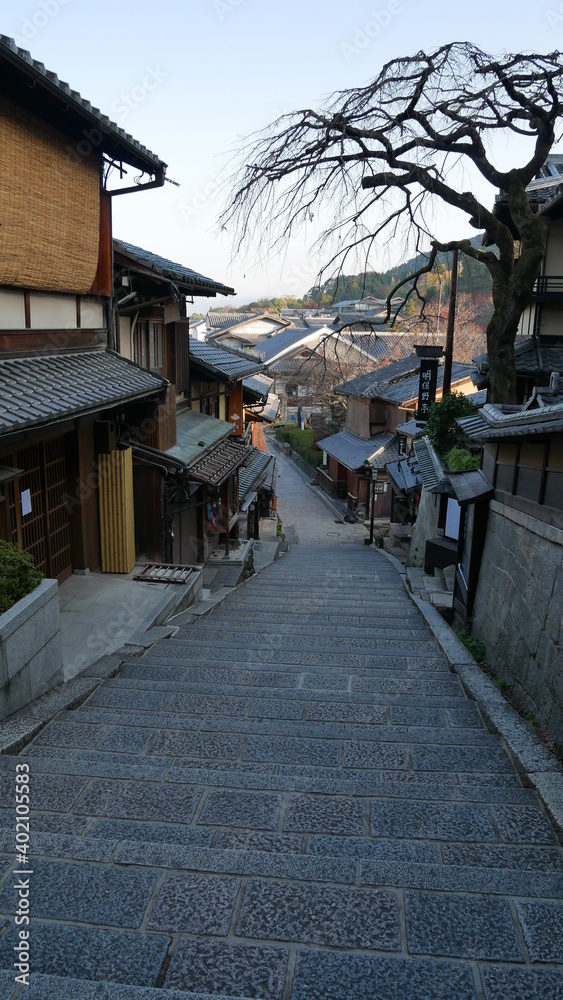 Naklejka premium 京都の秋、産寧坂(三年坂)の風景、誰もいない