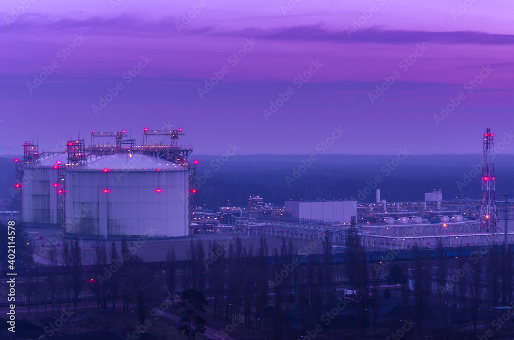 Fototapeta premium LNG TERMINAL - Storage tanks and industrial infrastructure for regasification