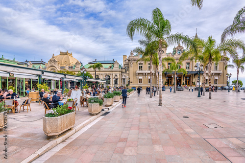 Cafe de Paris, Monte Carlo
A famous meeting place, the Café de Paris illuminates the Place du Casino. Chic and stylish brewery where you can enjoy seafood, fun dishes, and traditional food.