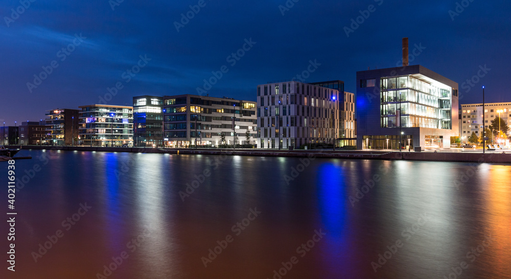 Skyline von Bremerhaven bei Nacht