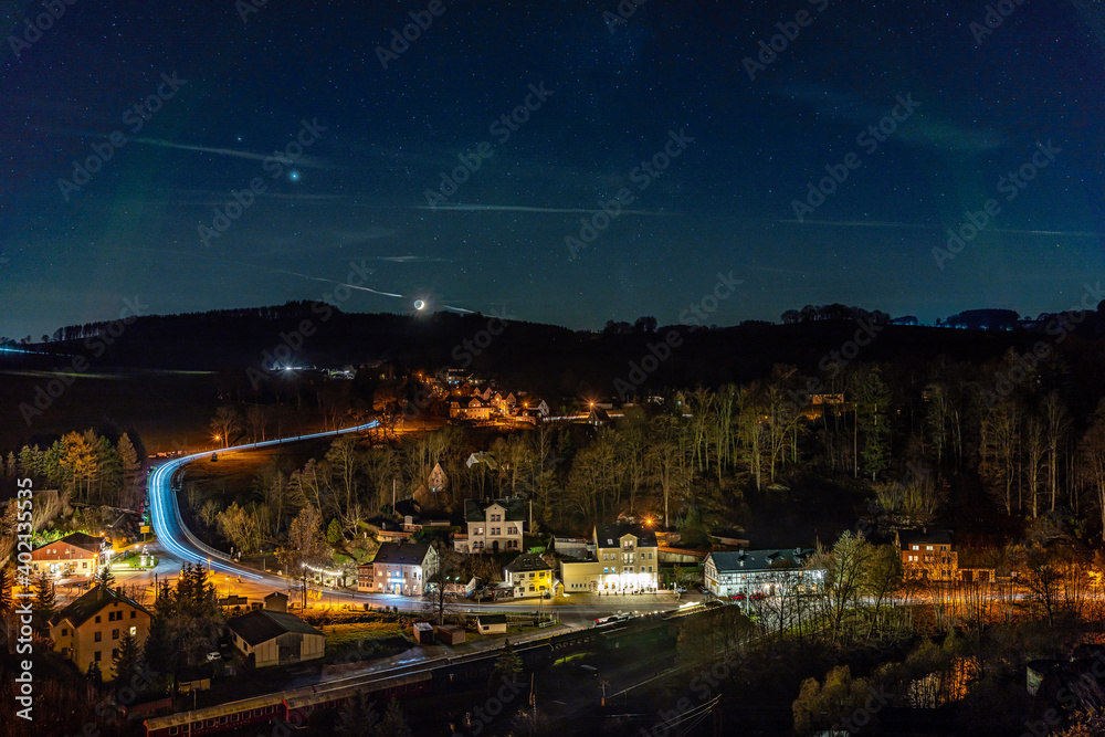 Fototapeta premium Blick vom Wolkensteiner Schloss im Mondschein