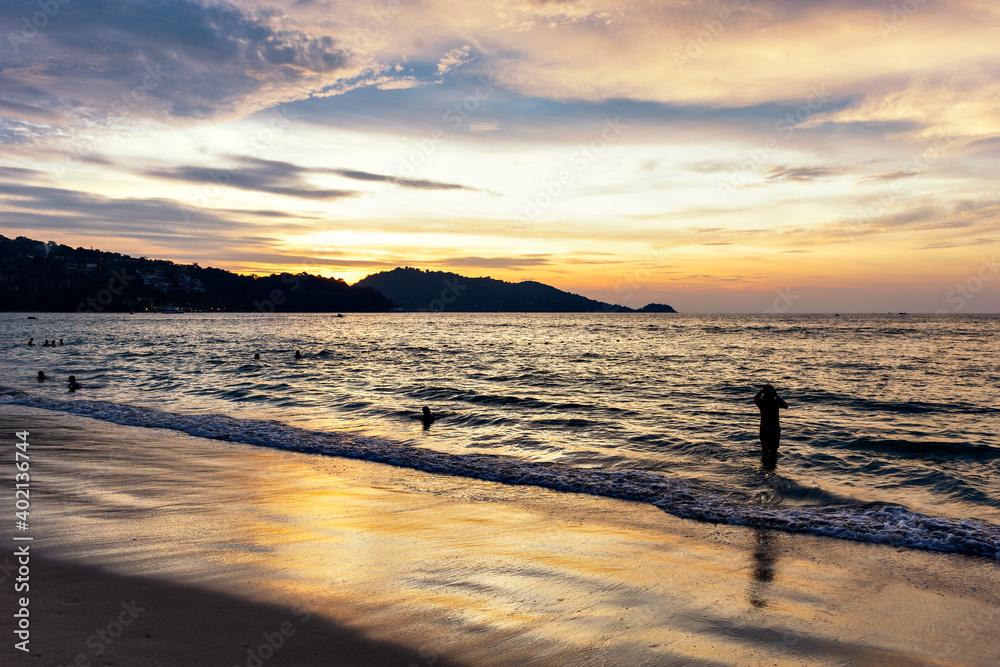 Naklejka premium Silhouette Seascape of Patong Beach at Sunset, Phuket, Thailand