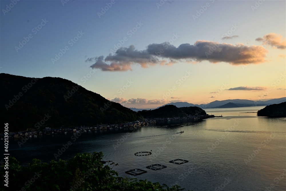 Fototapeta premium Aerial View of Ine bay and Funaya, boat houses, with beautiful sunset from Observation deck in Autumn, Ine city, Kyoto, Japan - 京都 舟屋群展望所から見た伊根湾の夕日