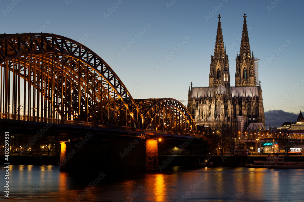 view of cologne over the rhine to cologne cathedral - obrazy, fototapety, plakaty 