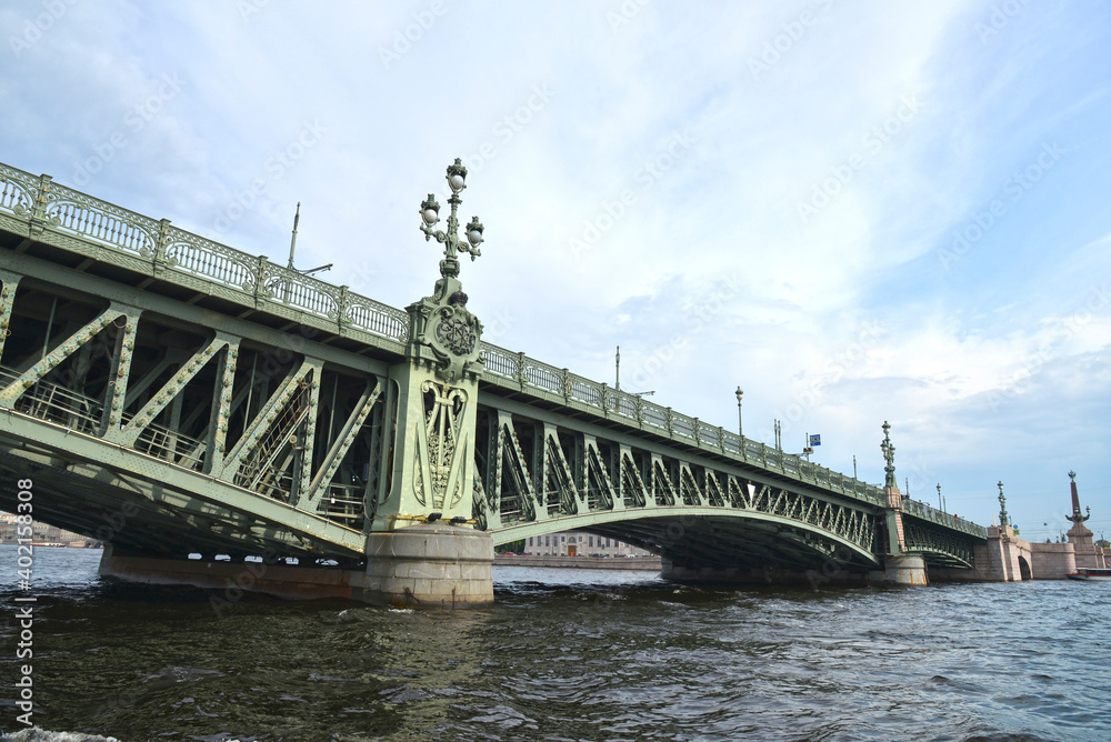 Obraz premium Neva River and Trinity Bridge