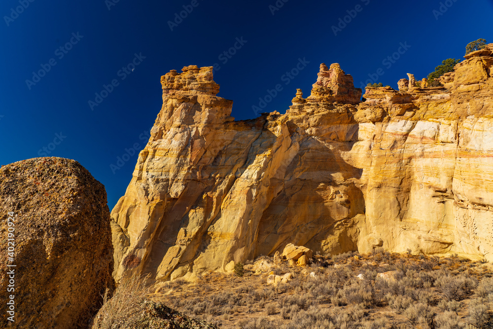 Fototapeta premium Moon Over Sandstrone