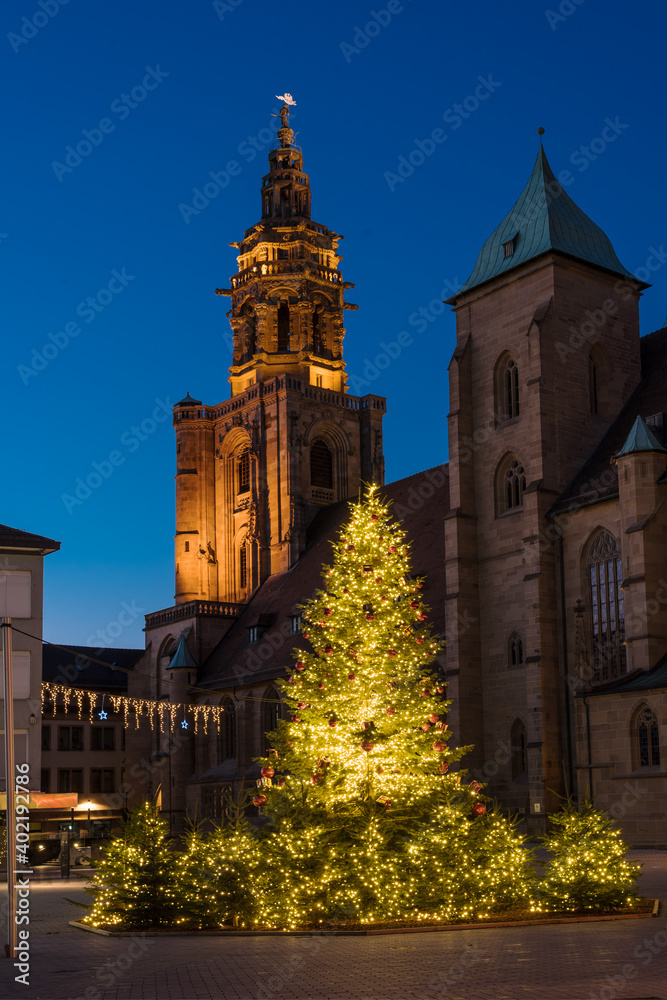 Christbaum vor der Kilianskirche in Heilbronn