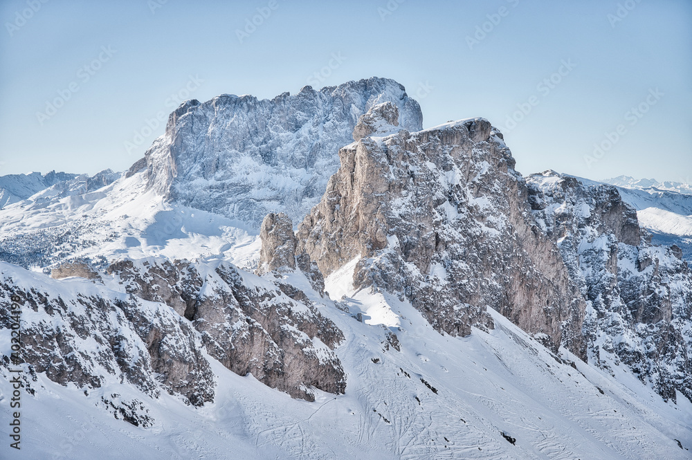 Winterliche Berglandschaft in den Alpen der Dolomiten
