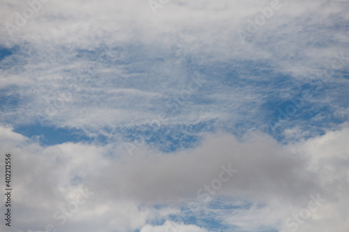 Fototapeta Naklejka Na Ścianę i Meble -  blue sky where white clouds glide in the wind