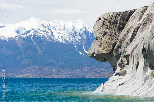 La cabeza del perro, Catedrales de mármol
